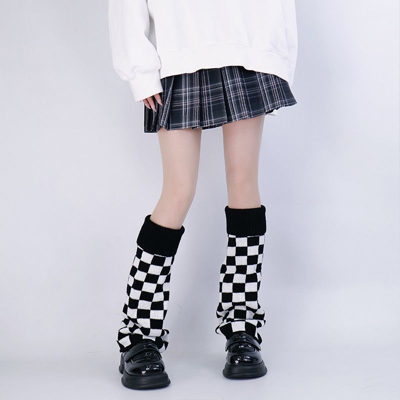 Boot Sock Slouchy - Penghangat Kaki Kotak-kotak Hitam Putih Rajutan